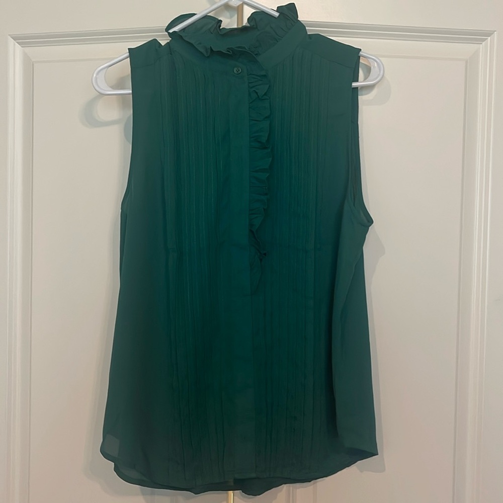 NWT emerald green Ann Taylor sleeveless blouse size M
